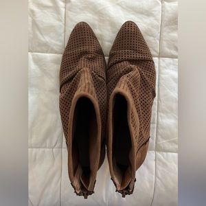 Kaaria Blue Brown heeled boots. Size 7.5